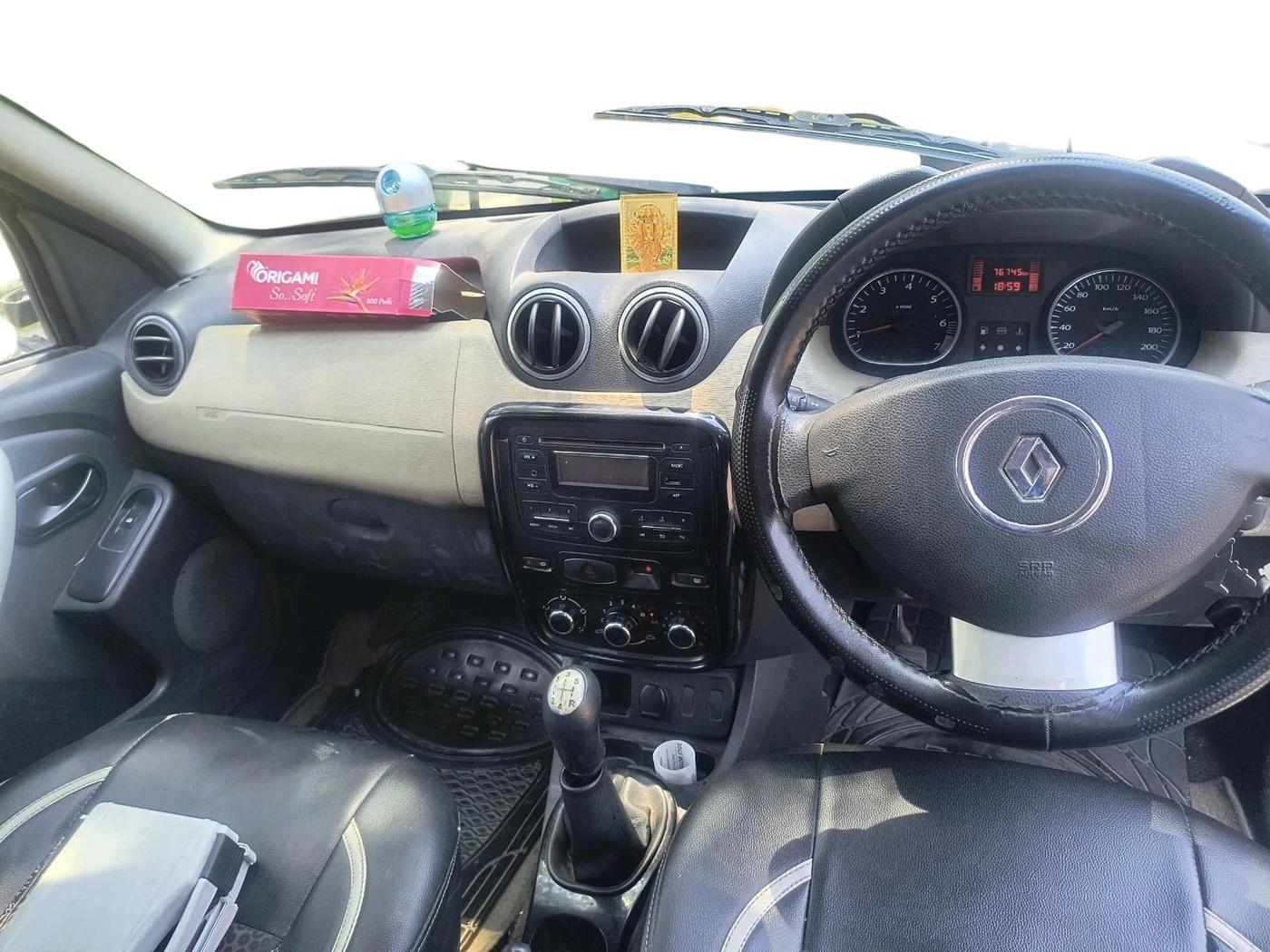2014 Renault Duster RXE PETROL, Petrol, Manual, 76,745 km, interior