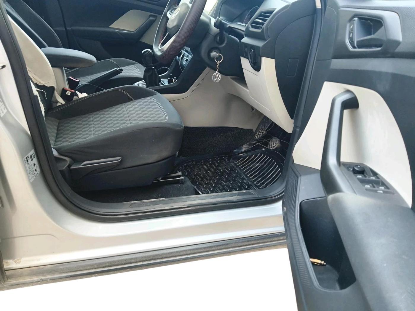 2024 Volkswagen TAIGUN COMFORTLINE 1.0 TSI MT, Petrol, Manual, 32,747 km, interior