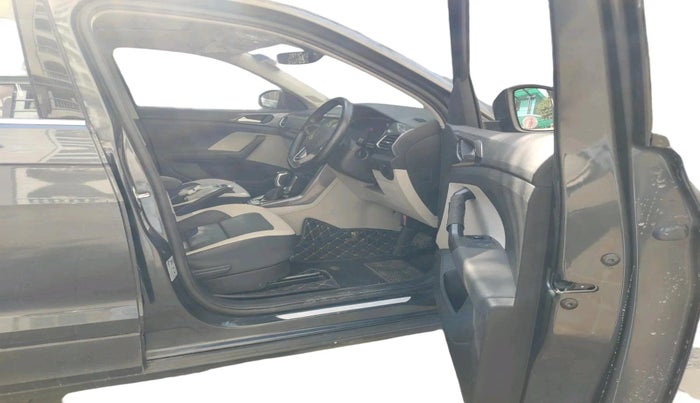 2022 Volkswagen TAIGUN TOPLINE 1.0 TSI AT, Petrol, Automatic, 8,537 km, interior