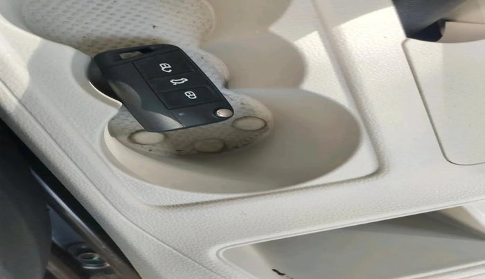 2022 Volkswagen TAIGUN TOPLINE 1.0 TSI AT, Petrol, Automatic, 8,537 km, interior