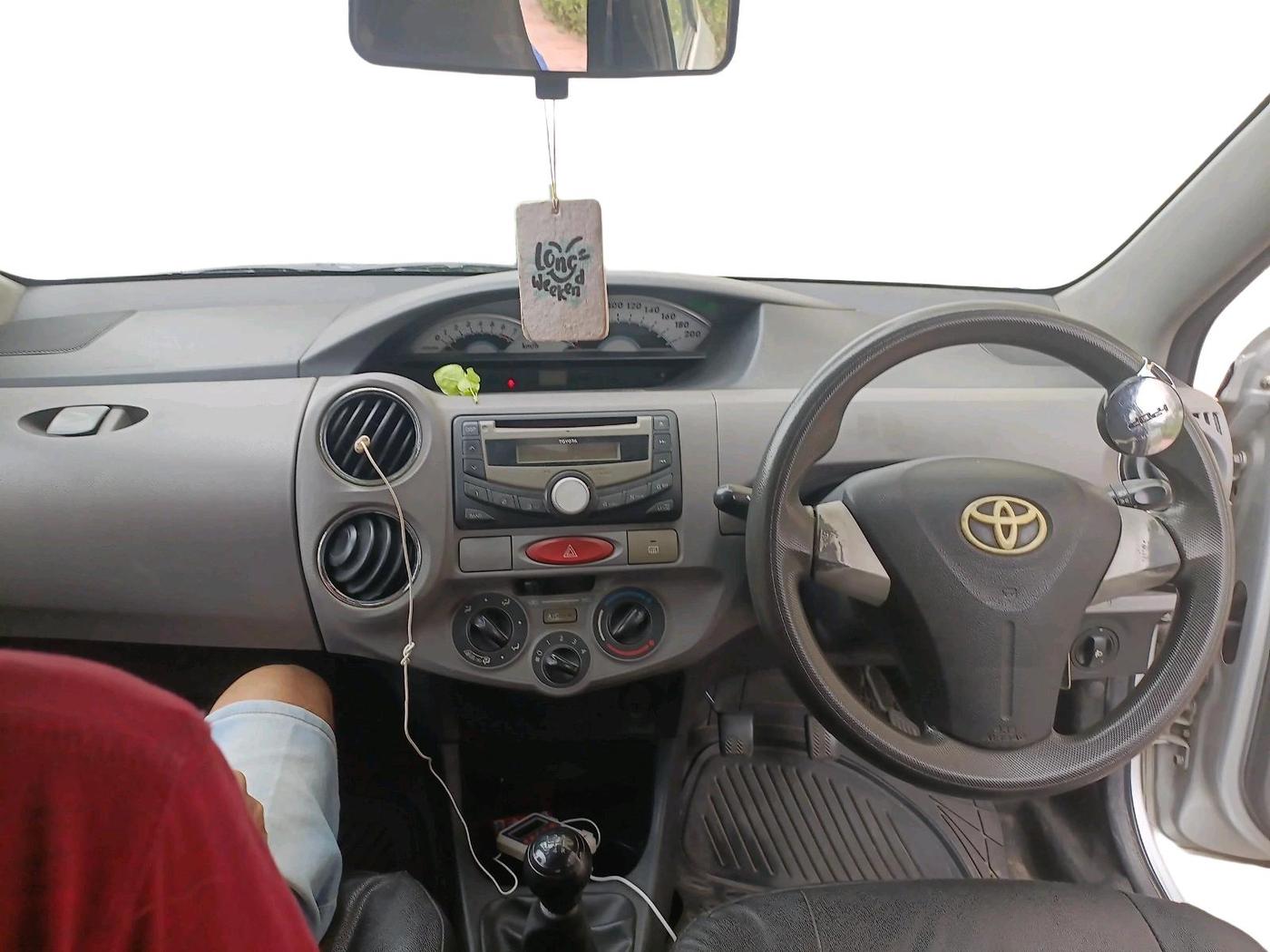 2011 Toyota Etios V, Petrol, Manual, 1,23,169 km, interior