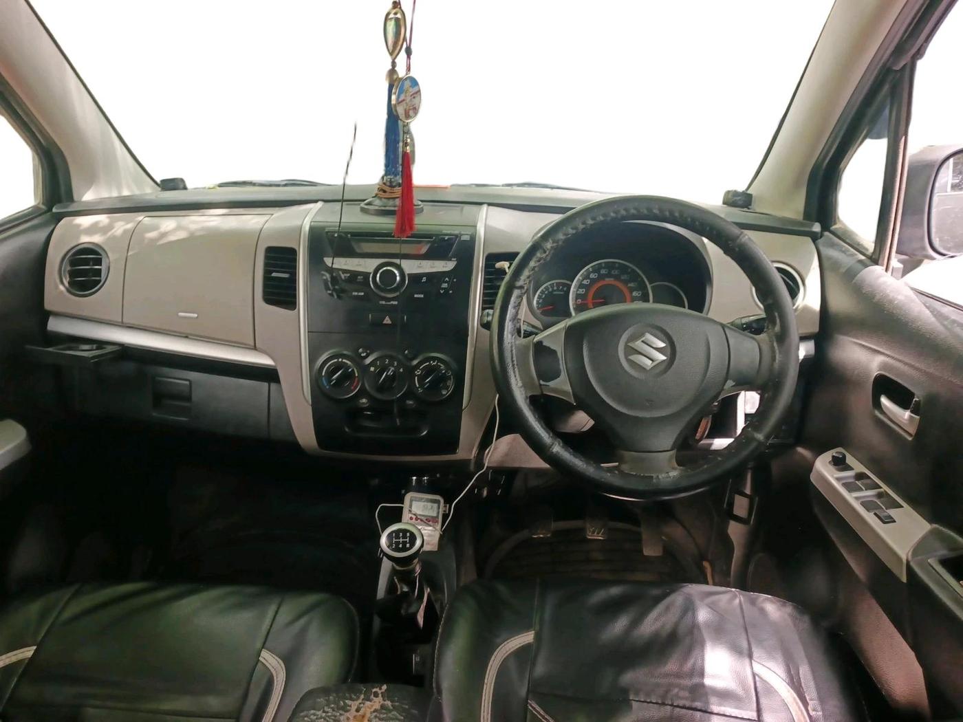 2013 Maruti Wagon R 1.0 VXI, CNG, Manual, 82,192 km, interior