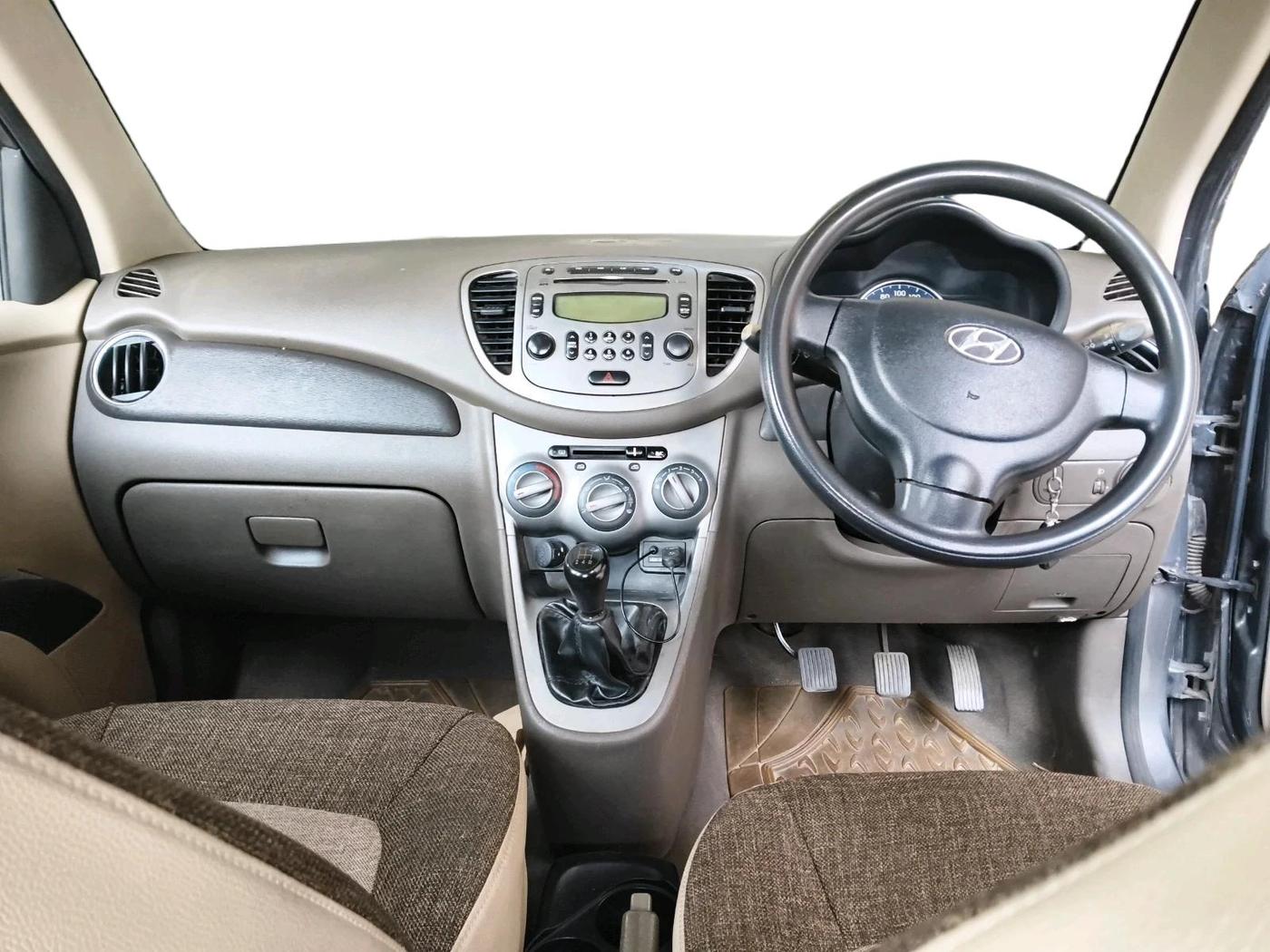 2011 Hyundai i10 MAGNA 1.2, Petrol, Manual, 60,634 km, interior