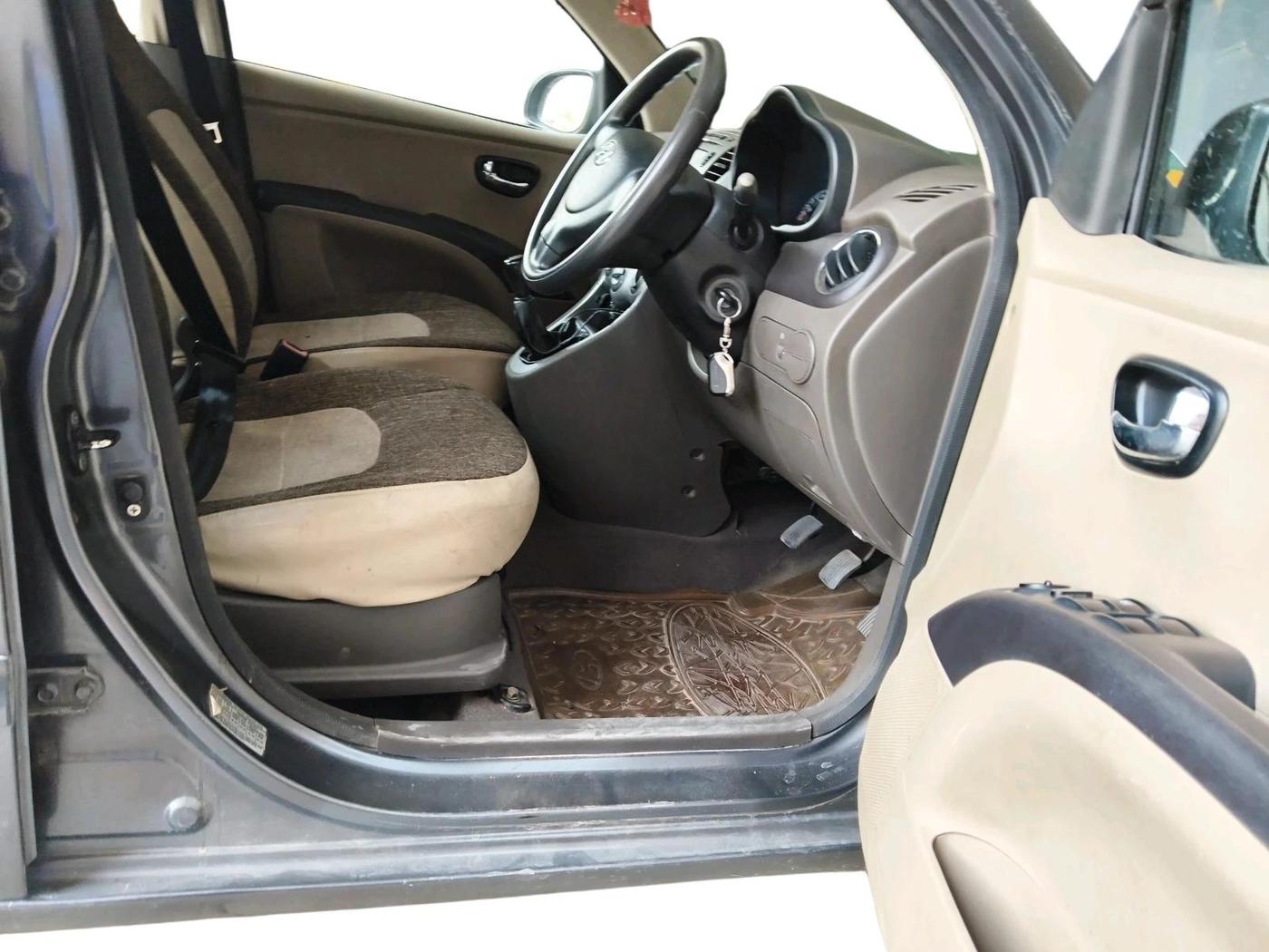 2011 Hyundai i10 MAGNA 1.2, Petrol, Manual, 60,634 km, interior