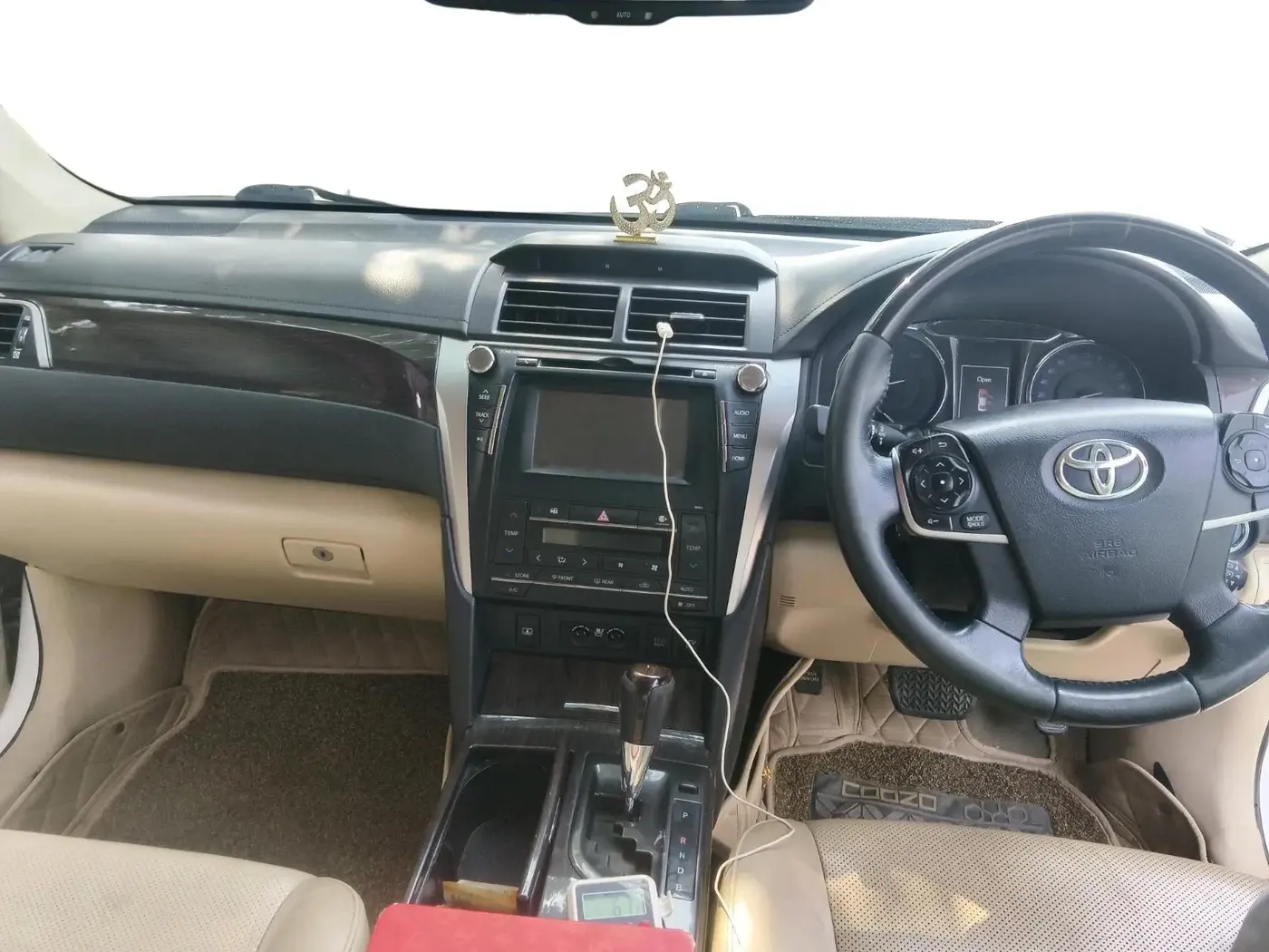 2016 Toyota Camry HYBRID, Hybrid, Automatic, 2,00,908 km, interior