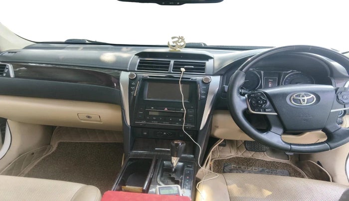 2016 Toyota Camry HYBRID, Hybrid, Automatic, 2,00,908 km, interior