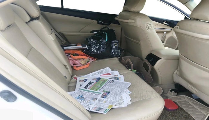 2016 Toyota Camry HYBRID, Hybrid, Automatic, 2,00,908 km, interior