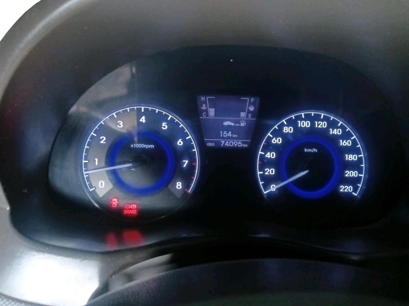 2013 Hyundai Verna FLUIDIC 1.6 VTVT SX, Petrol, Manual, 74,095 km, interior