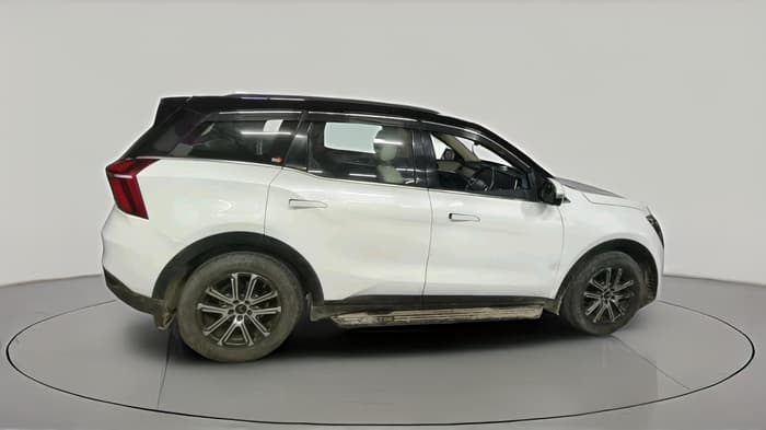 2022 Mahindra XUV700 AX 7 LUXURY P AT 7 STR, Petrol, Automatic, 56,505 km, exterior