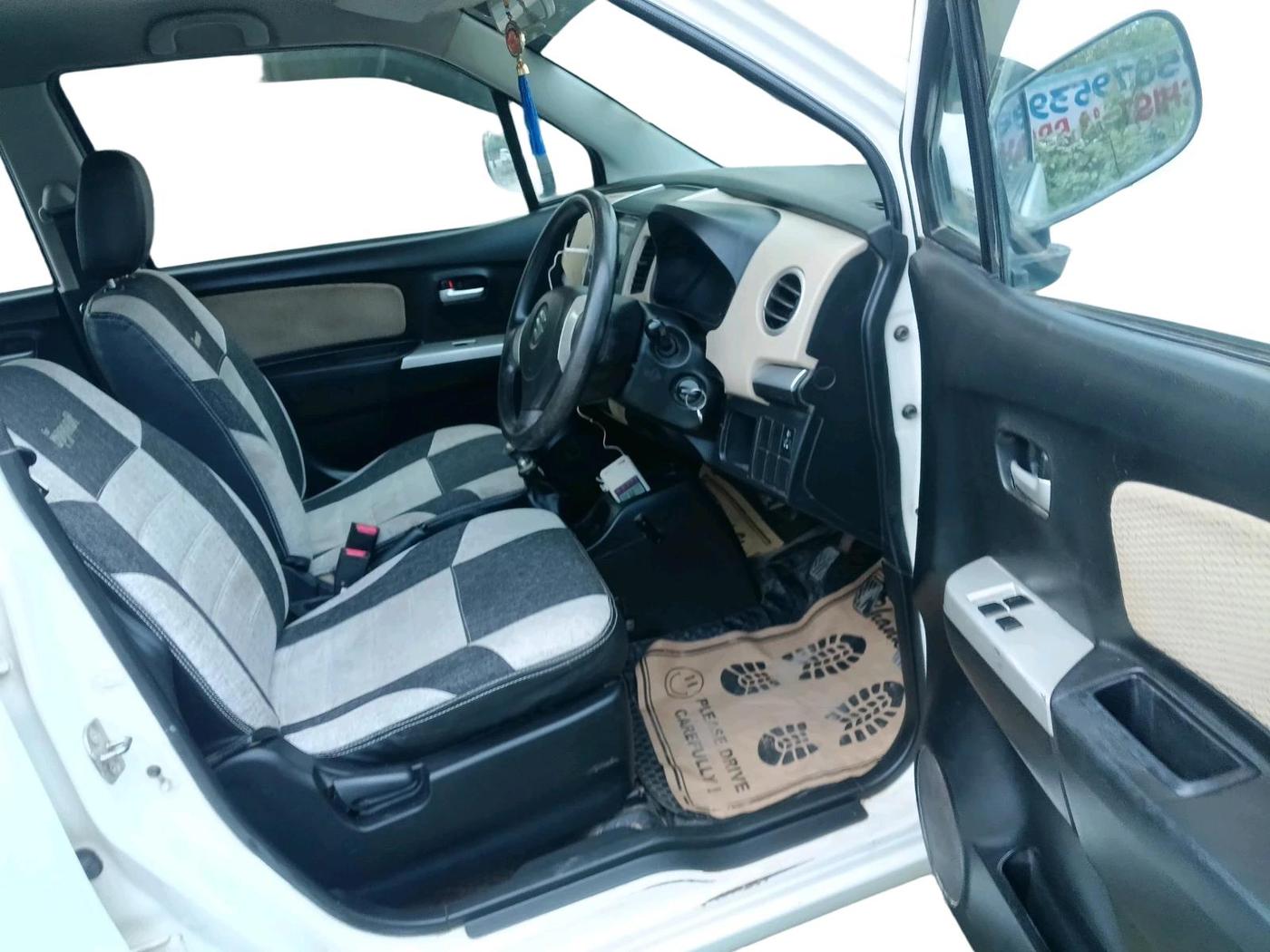 2017 Maruti Wagon R 1.0 LXI, Petrol, Manual, 90,806 km, interior