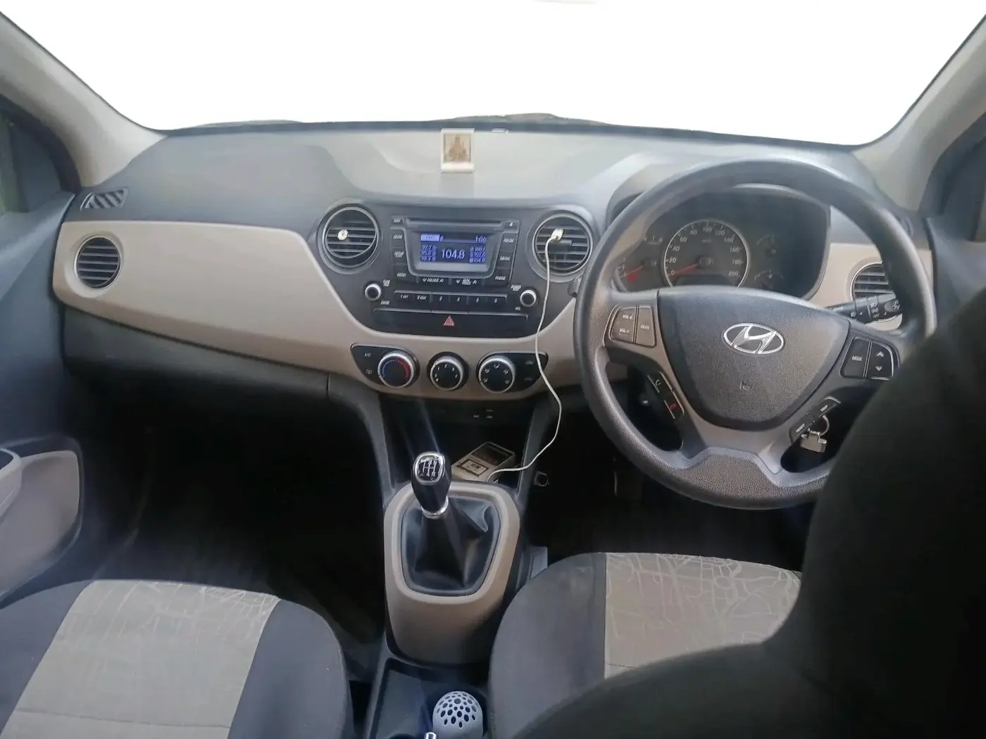 2015 Hyundai Grand i10 SPORTZ 1.2 KAPPA VTVT, CNG, Manual, 1,02,803 km, interior