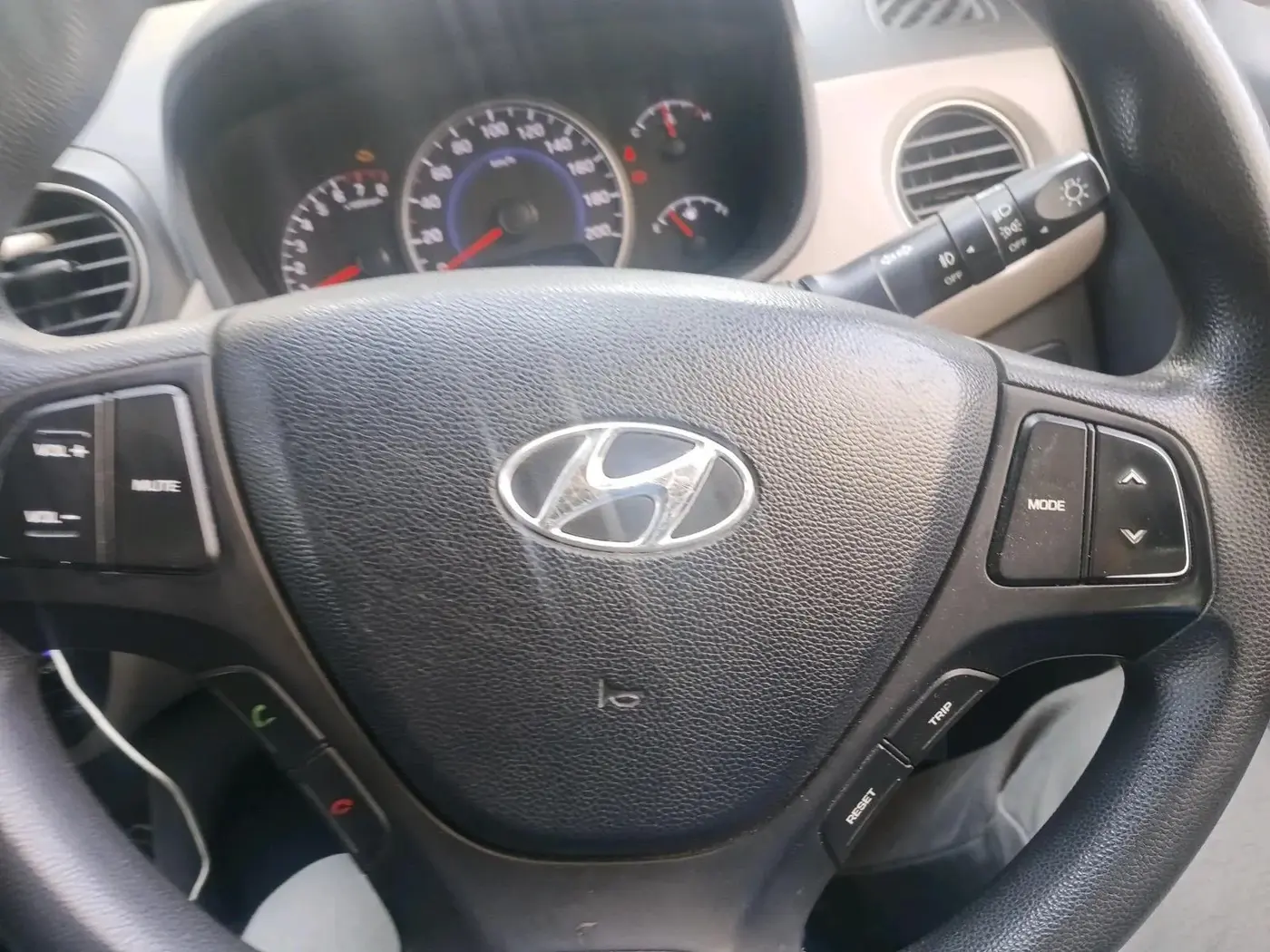 2015 Hyundai Grand i10 SPORTZ 1.2 KAPPA VTVT, CNG, Manual, 1,02,803 km, interior