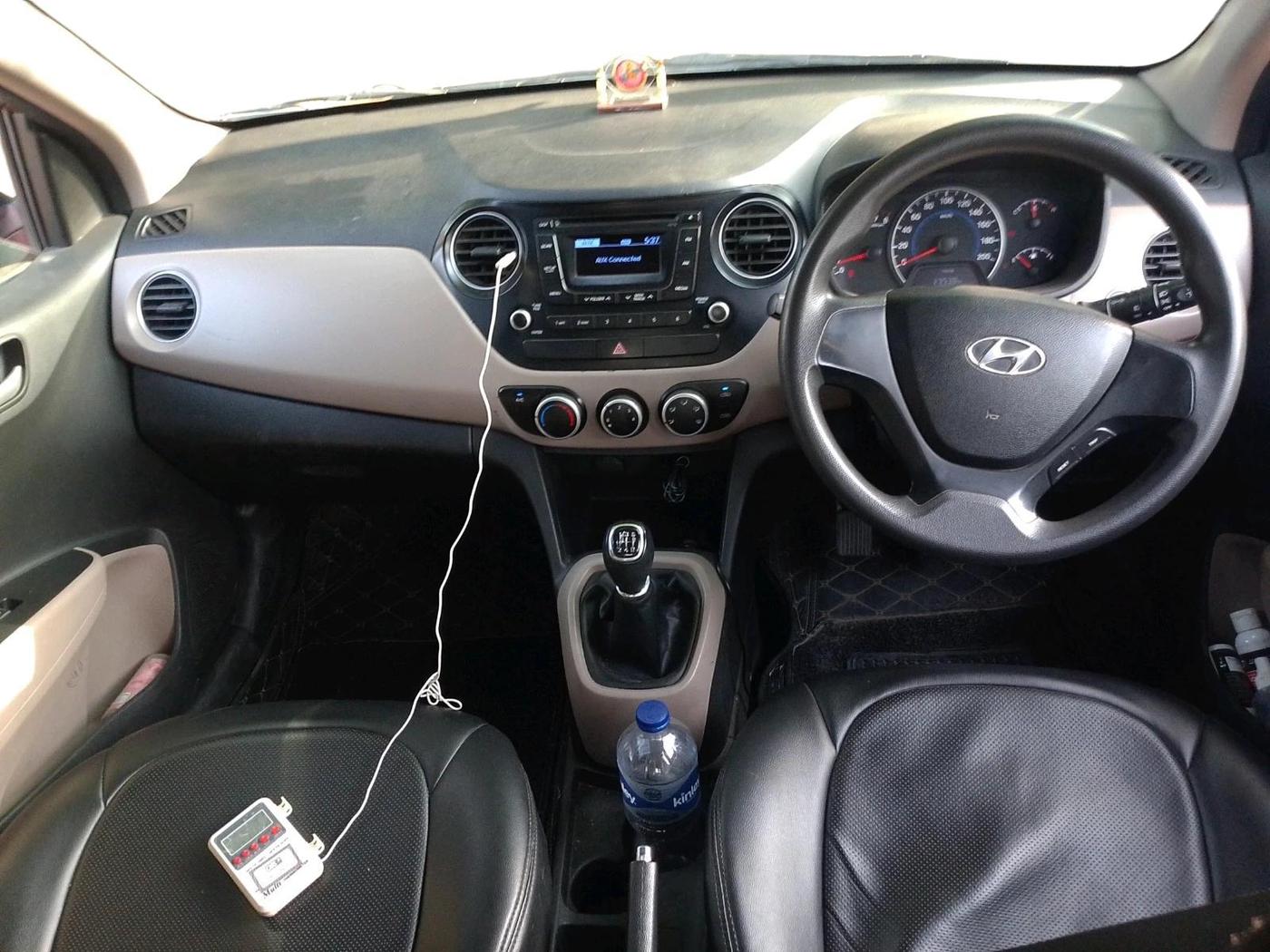 2014 Hyundai Grand i10 SPORTZ 1.2 KAPPA VTVT, Petrol, Manual, 1,12,876 km, interior