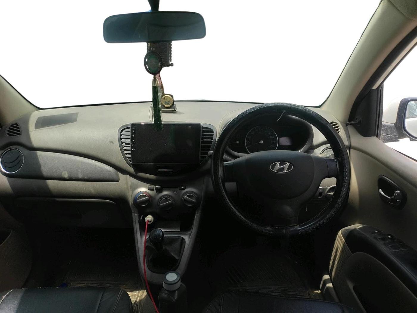 2013 Hyundai i10 MAGNA 1.1, CNG, Manual, 1,25,477 km, interior