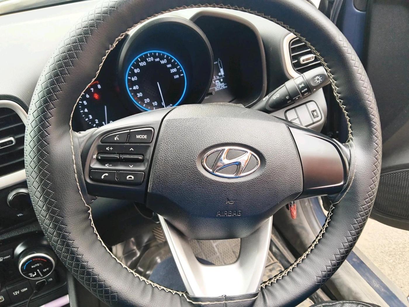 2021 Hyundai VENUE S+ 1.2, Petrol, Manual, 30,526 km, interior