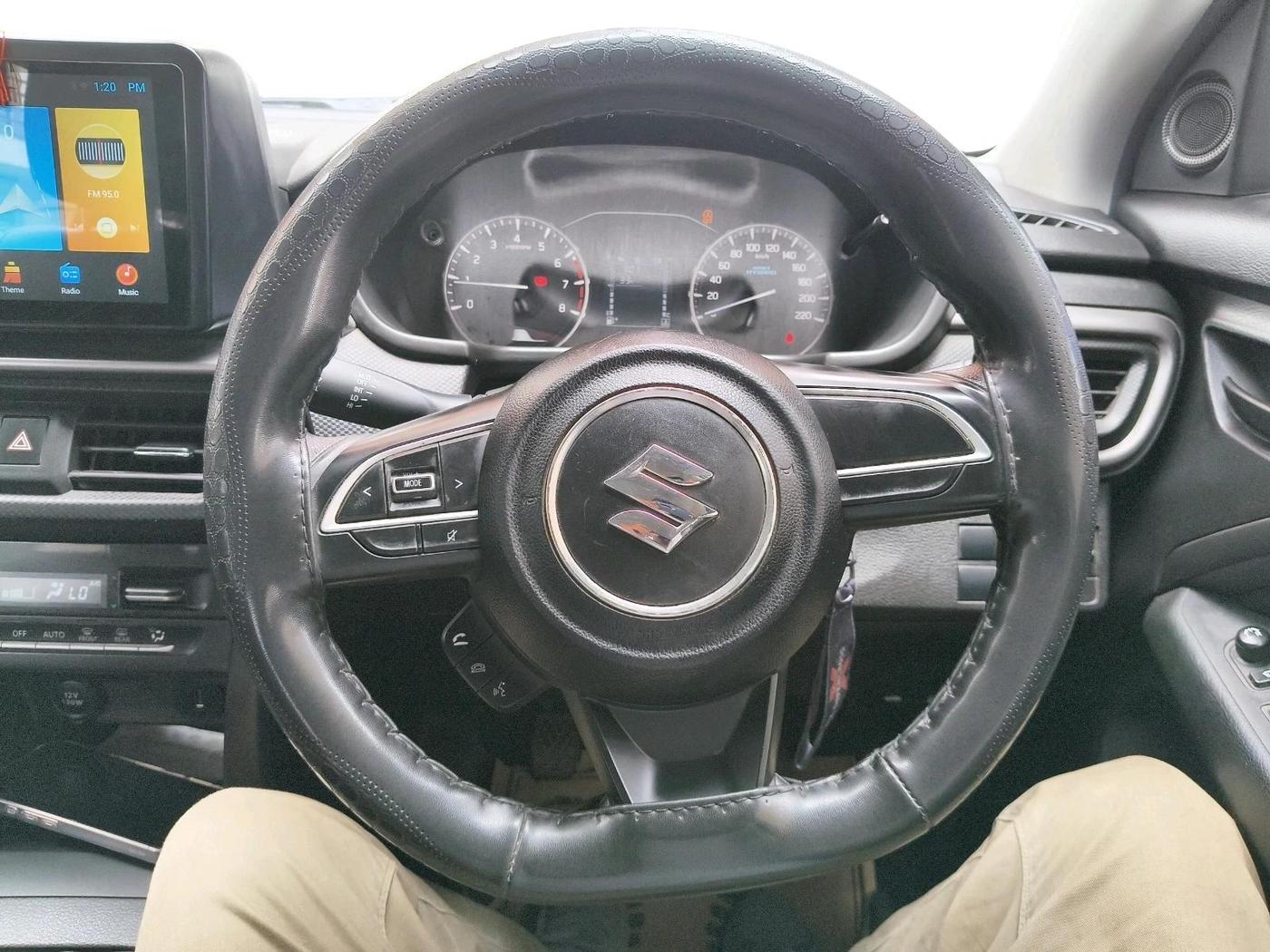 2022 Maruti BREZZA VXI SMART HYBRID, Petrol, Manual, 52,220 km, interior