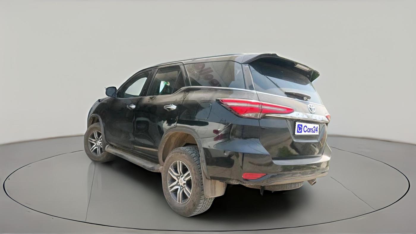 2022 Toyota Fortuner 4X2 MT 2.8 DIESEL, Diesel, Manual, 1,02,929 km, exterior