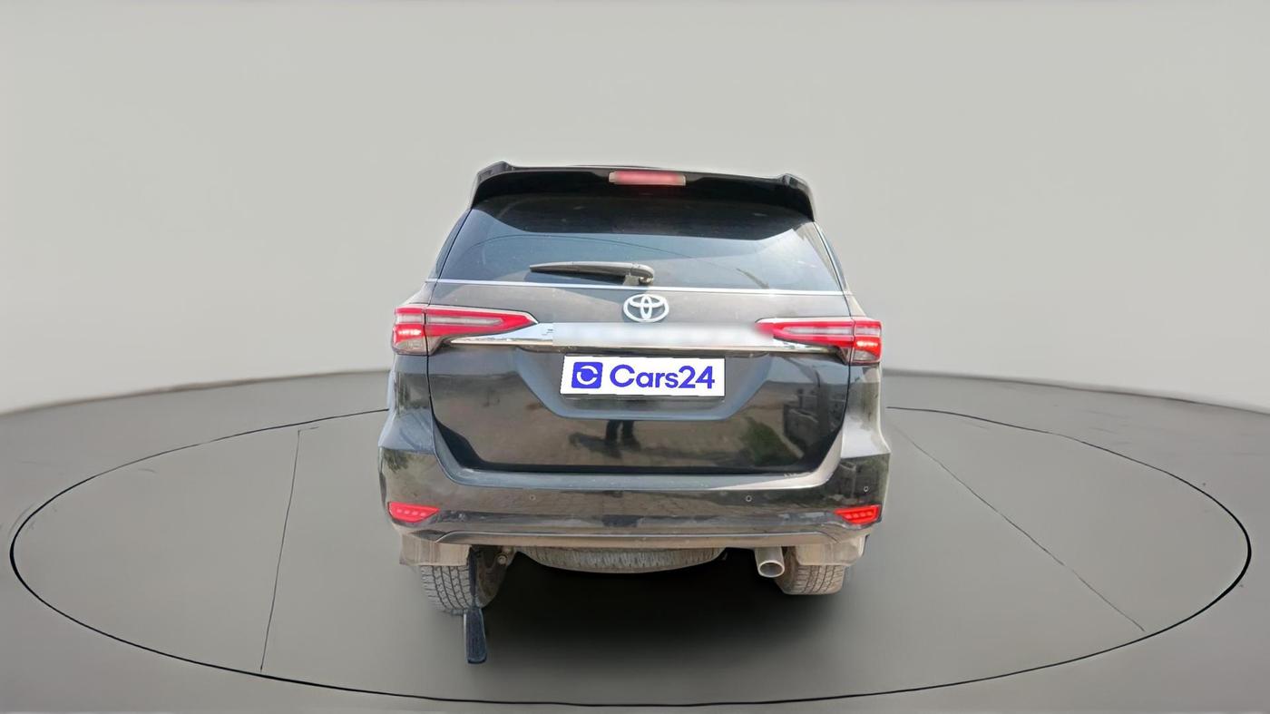 2022 Toyota Fortuner 4X2 MT 2.8 DIESEL, Diesel, Manual, 1,02,929 km, exterior