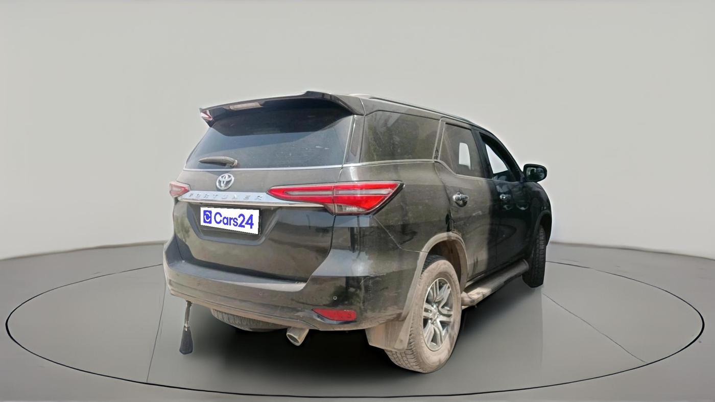 2022 Toyota Fortuner 4X2 MT 2.8 DIESEL, Diesel, Manual, 1,02,929 km, exterior