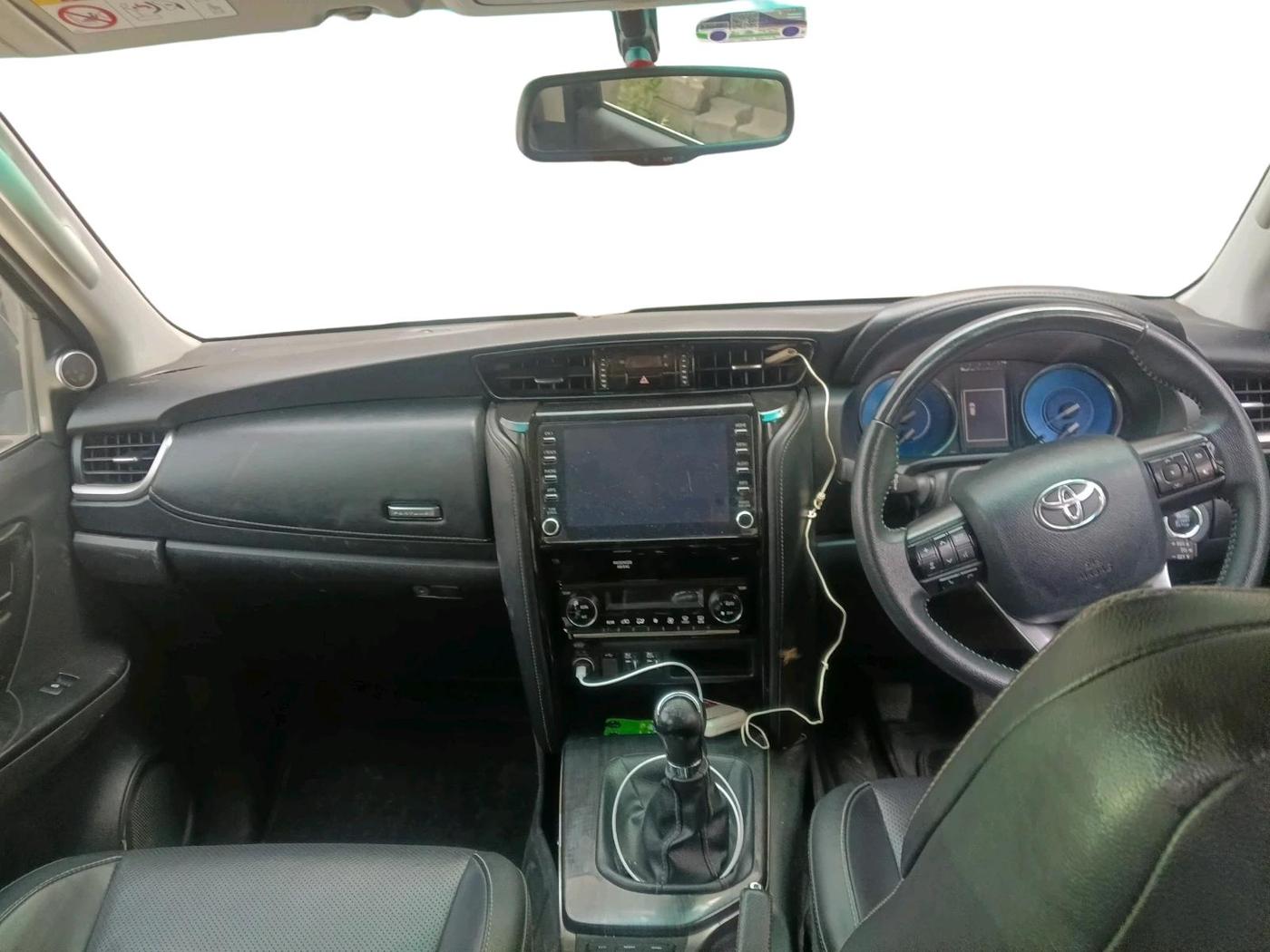 2022 Toyota Fortuner 4X2 MT 2.8 DIESEL, Diesel, Manual, 1,02,929 km, interior