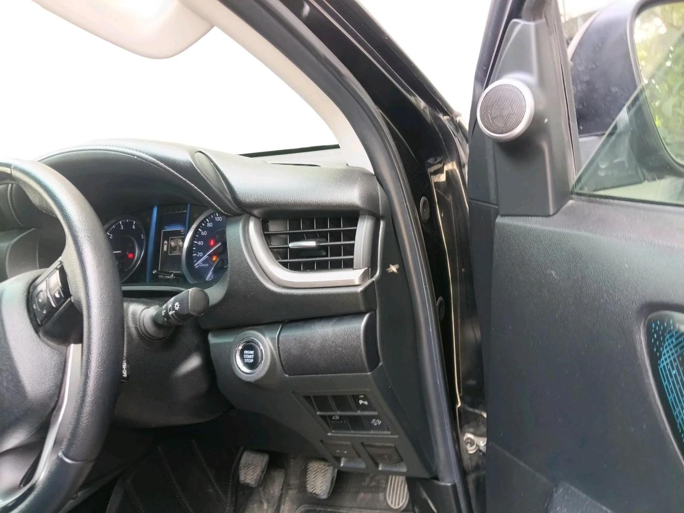 2022 Toyota Fortuner 4X2 MT 2.8 DIESEL, Diesel, Manual, 1,02,929 km, interior