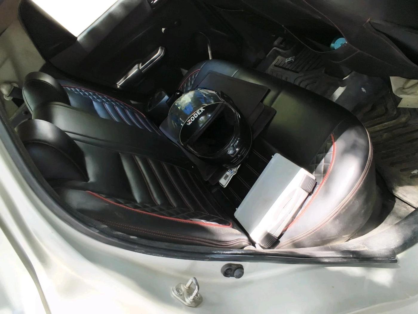 2021 Maruti Swift LXI, CNG, Manual, 73,547 km, interior