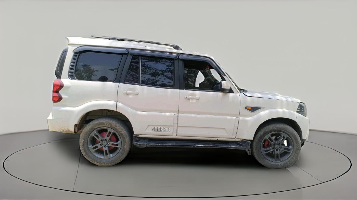 2017 Mahindra Scorpio S6 PLUS 1.99, Diesel, Manual, 2,01,963 km, exterior