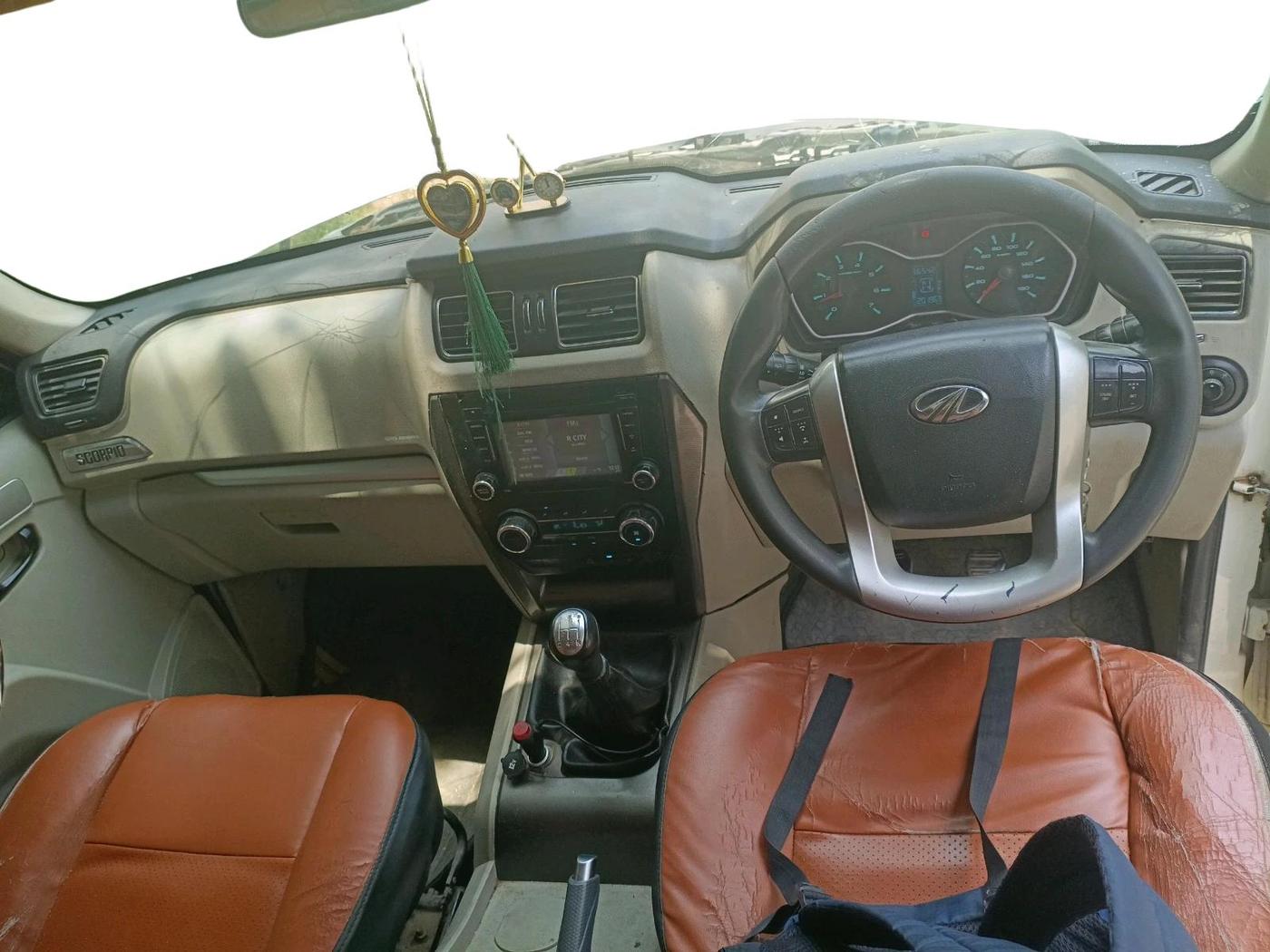 2017 Mahindra Scorpio S6 PLUS 1.99, Diesel, Manual, 2,01,963 km, interior
