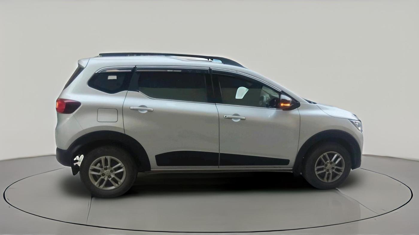 2022 Renault TRIBER RXT, Petrol, Manual, 28,194 km, exterior