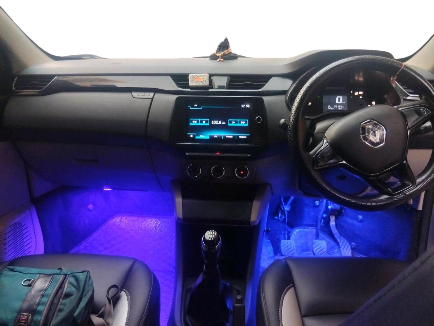 2022 Renault TRIBER RXT, Petrol, Manual, 28,194 km, interior