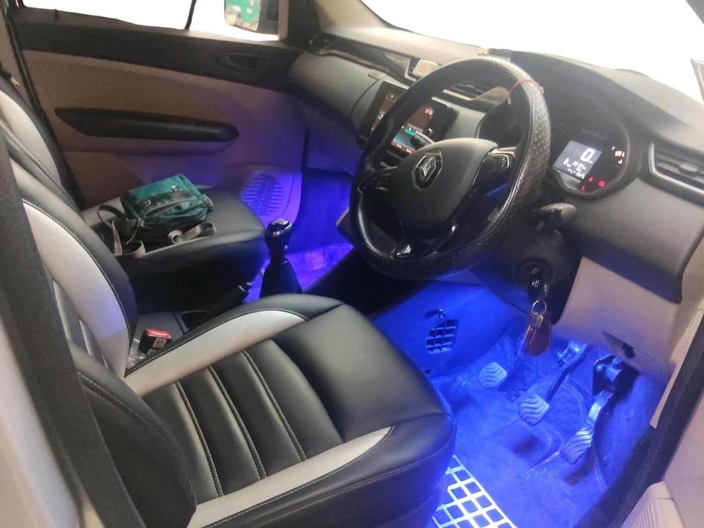 2022 Renault TRIBER RXT, Petrol, Manual, 28,194 km, interior
