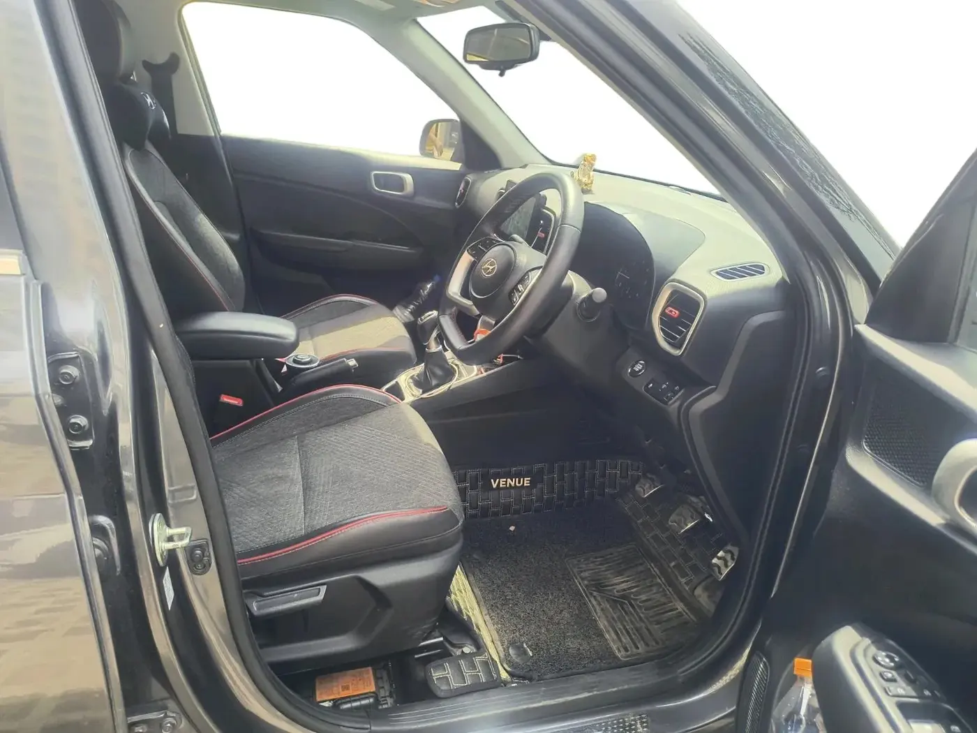 2022 Hyundai VENUE SX 1.5 (O) CRDI DUAL TONE, Diesel, Manual, 53,875 km, interior