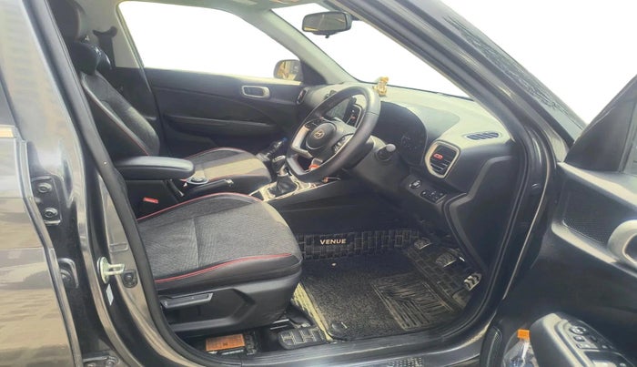 2022 Hyundai VENUE SX 1.5 (O) CRDI DUAL TONE, Diesel, Manual, 53,875 km, interior