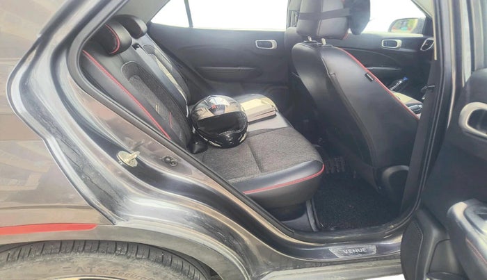 2022 Hyundai VENUE SX 1.5 (O) CRDI DUAL TONE, Diesel, Manual, 53,875 km, interior