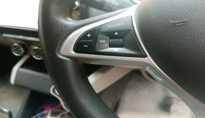 2023 Renault TRIBER RXZ AMT, Petrol, Automatic, 37,750 km, interior