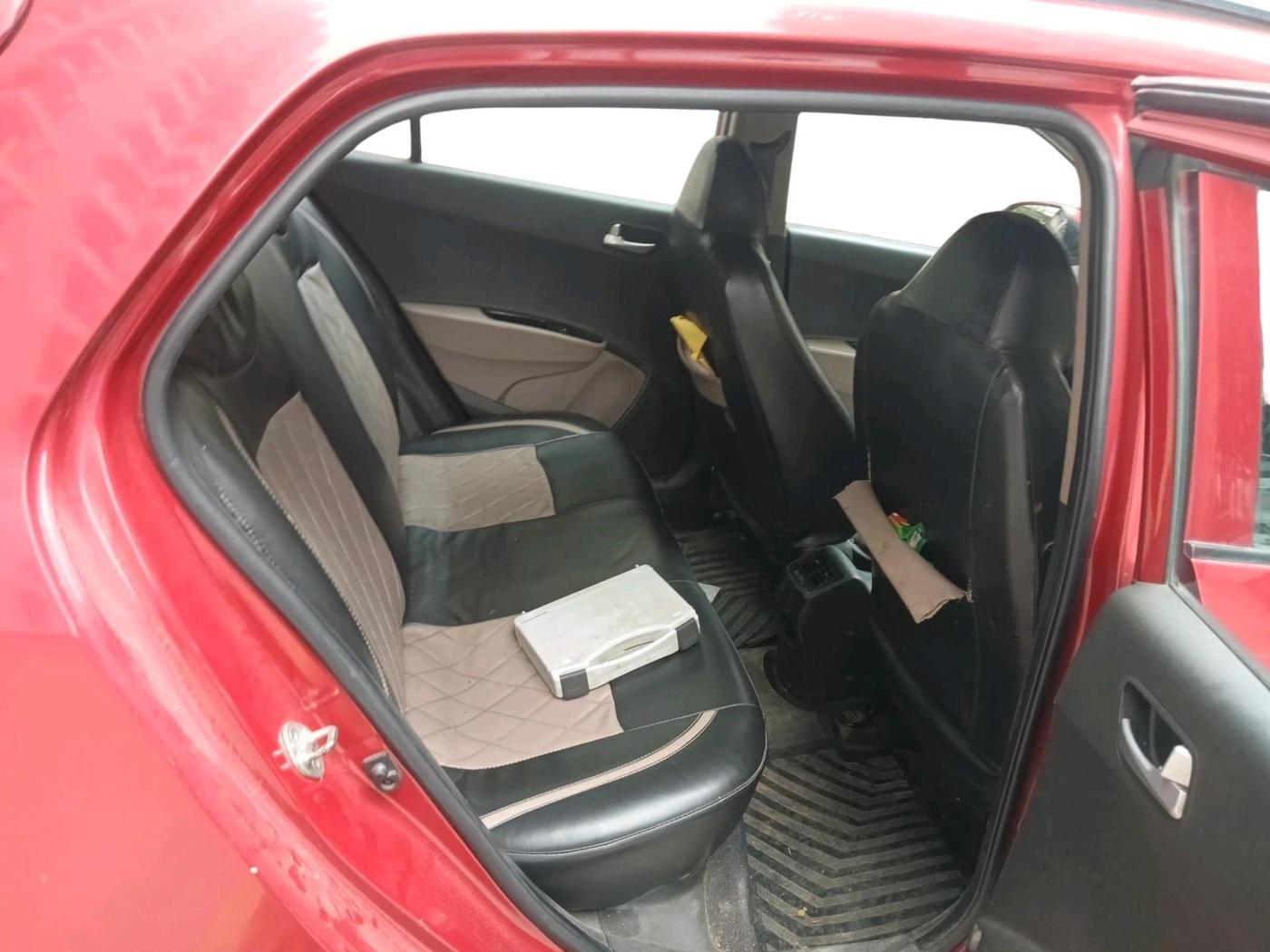 2018 Hyundai Grand i10 SPORTZ 1.2 KAPPA VTVT, CNG, Manual, 1,85,286 km, interior