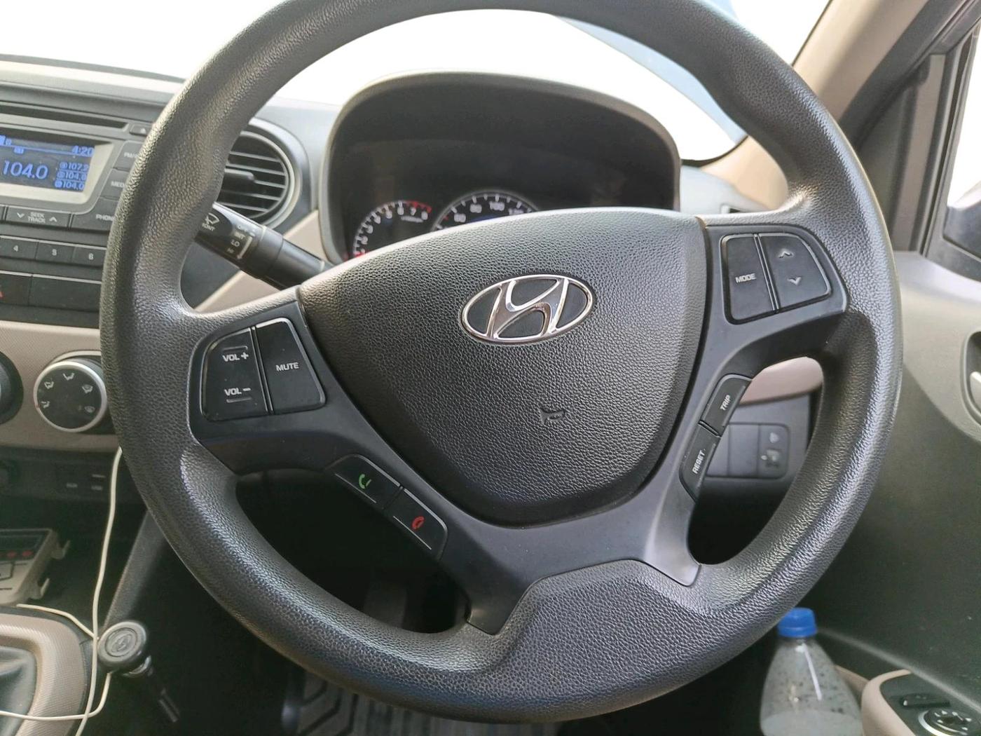 2015 Hyundai Grand i10 SPORTZ 1.2 KAPPA VTVT, Petrol, Manual, 42,000 km, interior