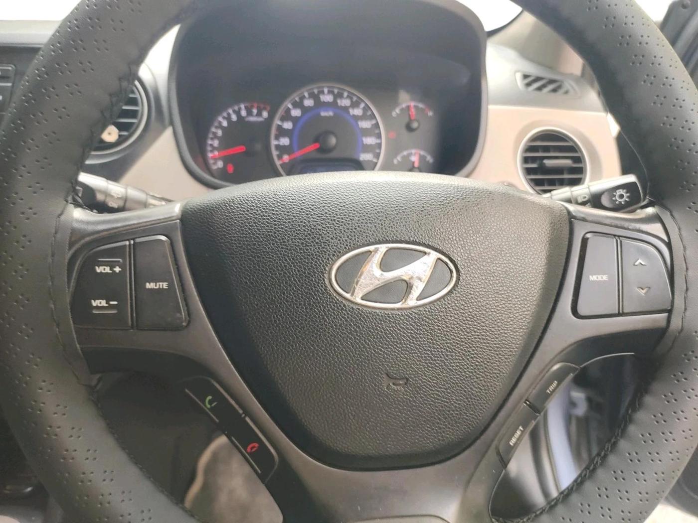 2015 Hyundai Grand i10 ASTA AT 1.2 KAPPA VTVT, Petrol, Automatic, 1,01,235 km, interior