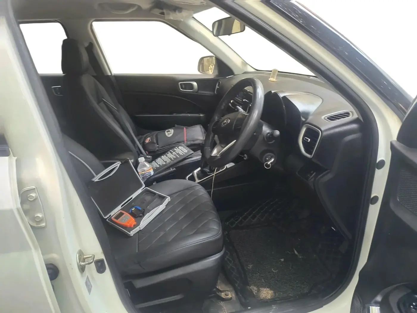 2022 Hyundai VENUE S 1.2, Petrol, Manual, 1,04,087 km, interior