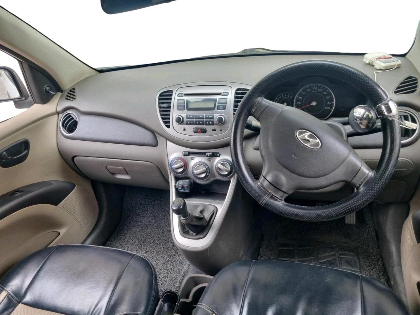 2013 Hyundai i10 ERA 1.1, Petrol, Manual, 1,10,768 km, interior