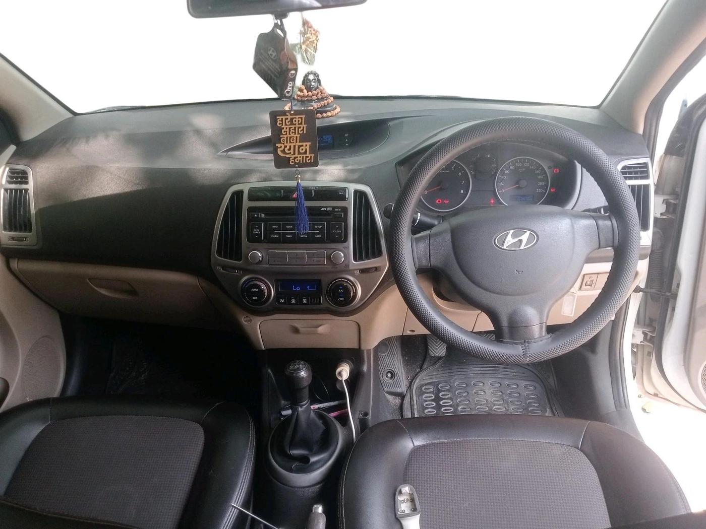 2013 Hyundai i20 MAGNA 1.2, Petrol, Manual, 67,476 km, interior