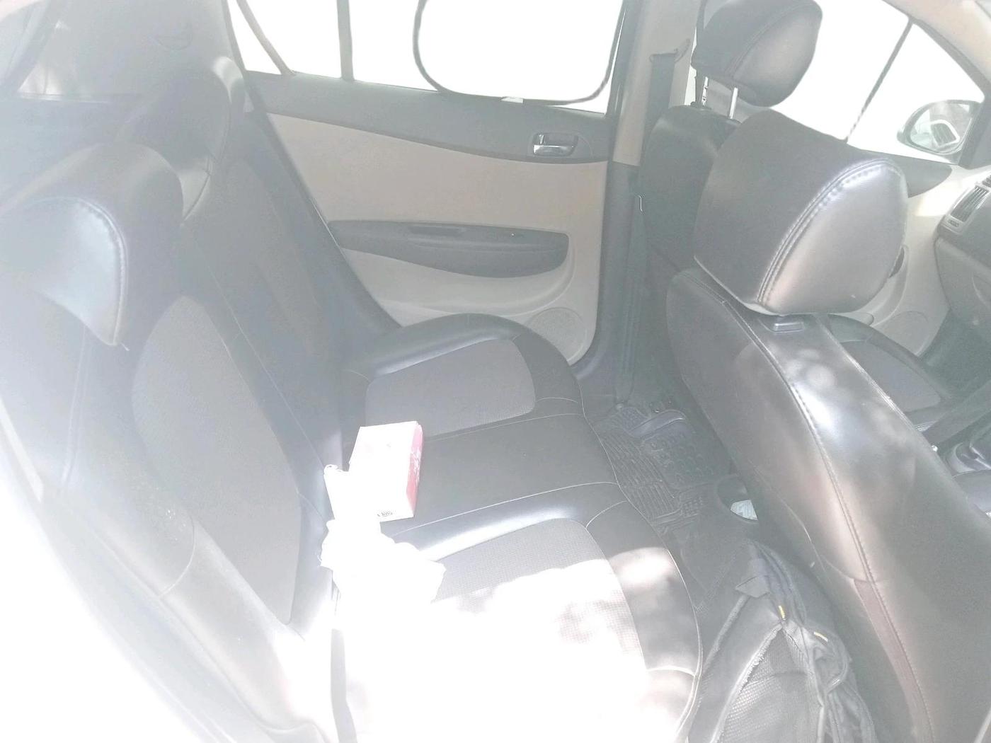 2013 Hyundai i20 MAGNA 1.2, Petrol, Manual, 67,476 km, interior