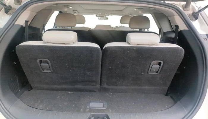 2023 Mahindra XUV700 AX 7 P AT 7 STR, Petrol, Automatic, 43,853 km, exterior