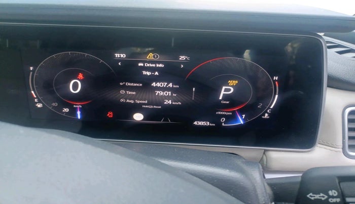 2023 Mahindra XUV700 AX 7 P AT 7 STR, Petrol, Automatic, 43,853 km, interior