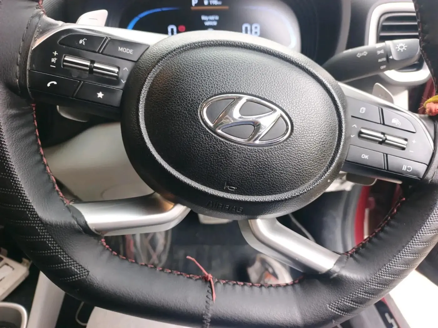 2023 Hyundai VENUE SX (O) 1.0 TURBO DCT DUAL TONE, Petrol, Automatic, 35,105 km, interior