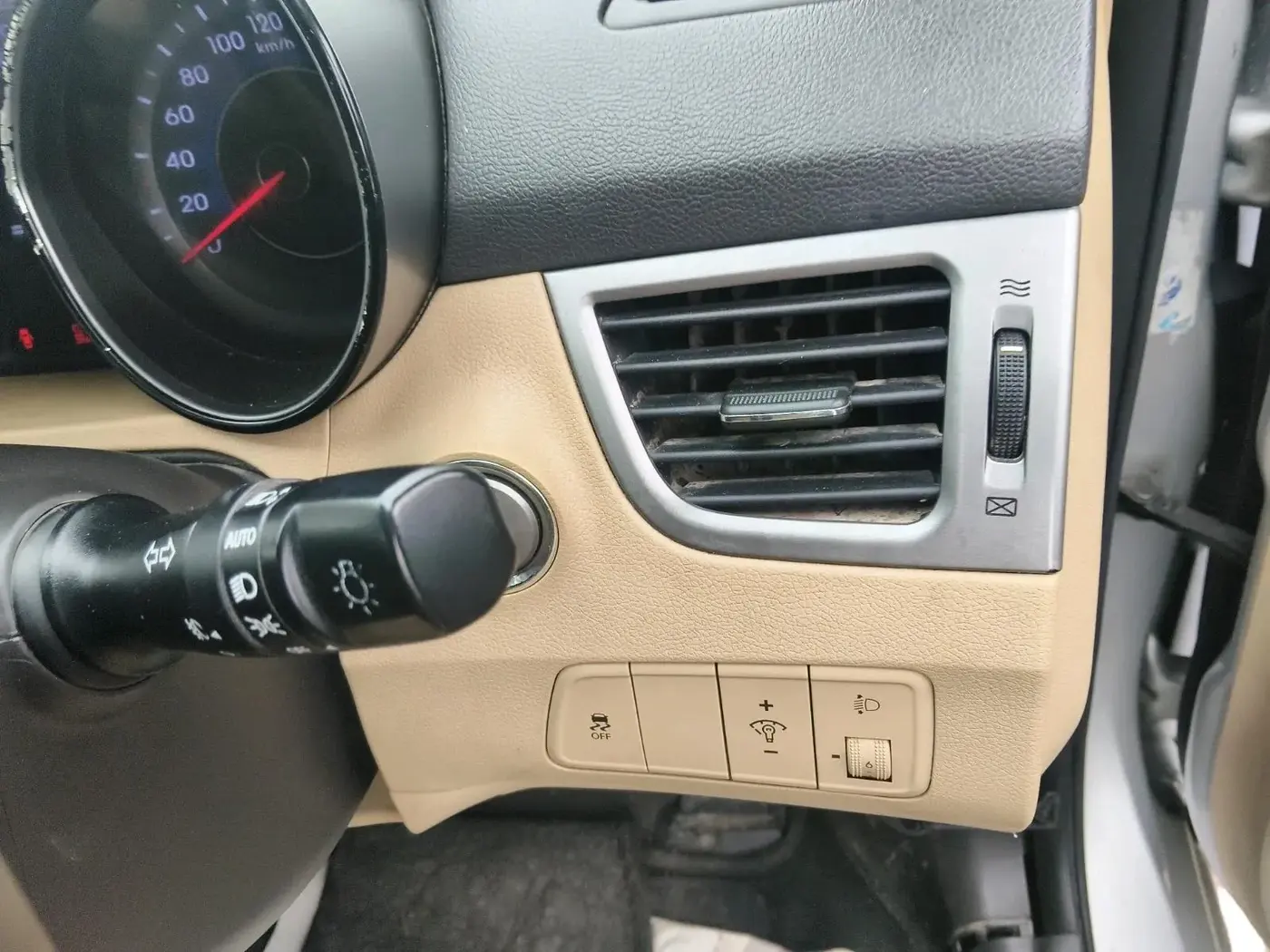 2014 Hyundai New Elantra 1.8 SX AT VTVT, Petrol, Automatic, 1,64,740 km, interior