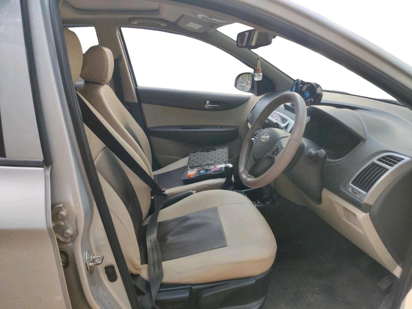 2013 Hyundai i20 ASTA (O) 1.2 WITH SUNROOF, Petrol, Manual, 90,791 km, interior
