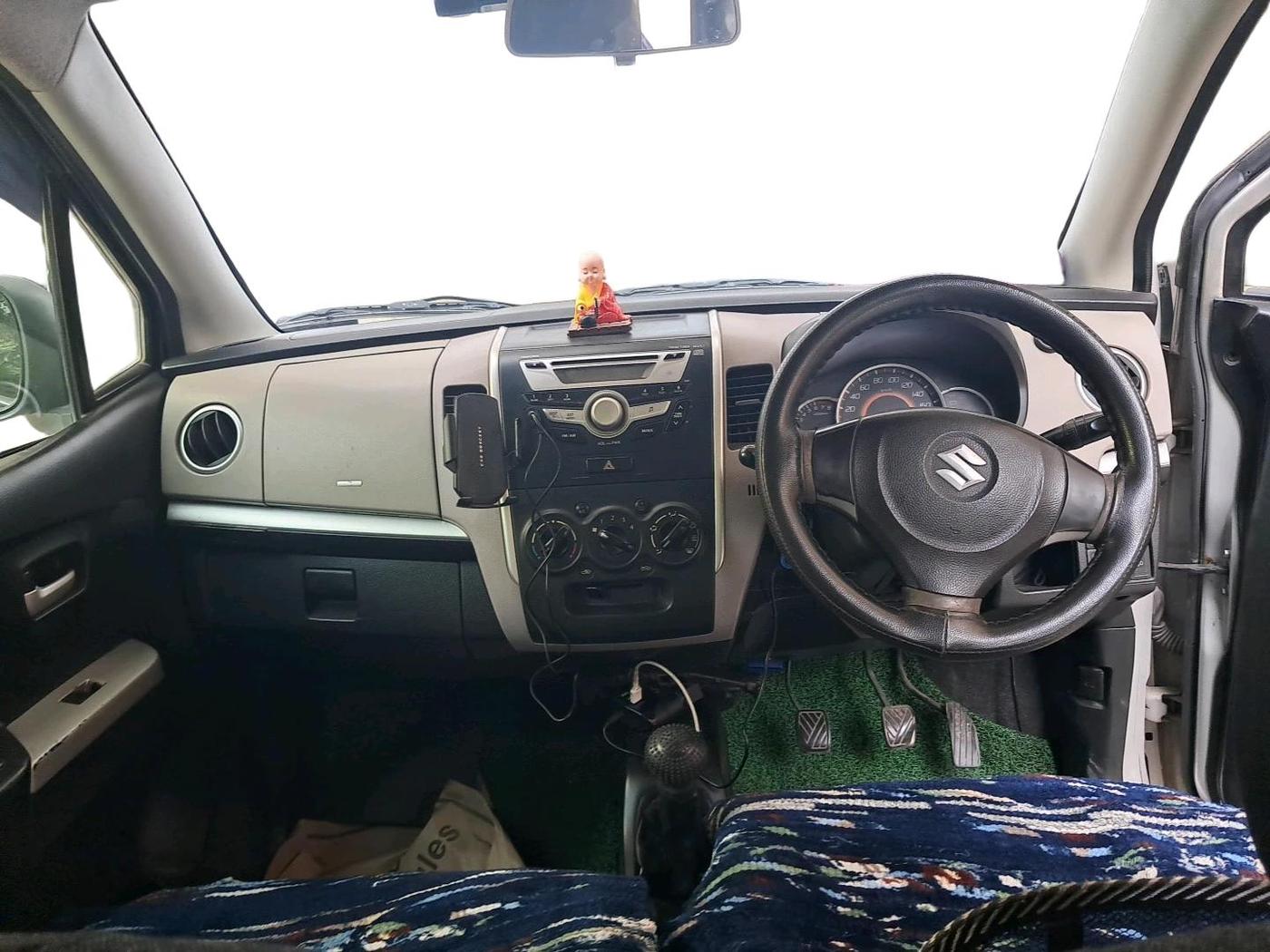 2013 Maruti Wagon R 1.0 VXI, Petrol, Manual, 1,01,777 km, interior