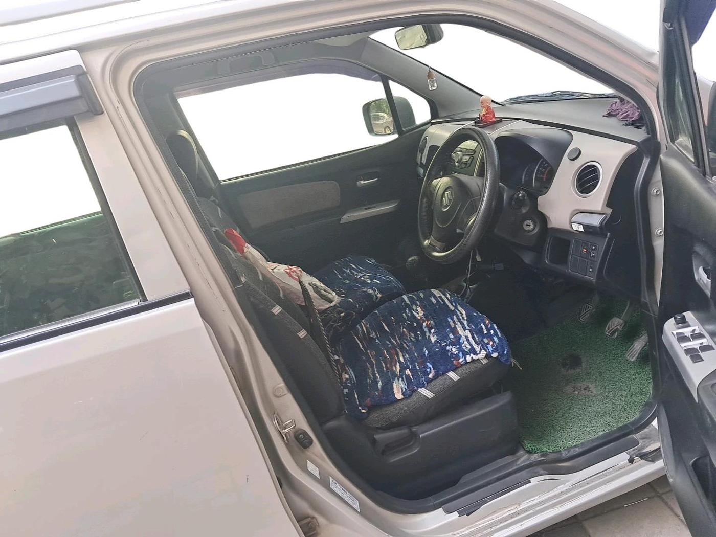2013 Maruti Wagon R 1.0 VXI, Petrol, Manual, 1,01,777 km, interior