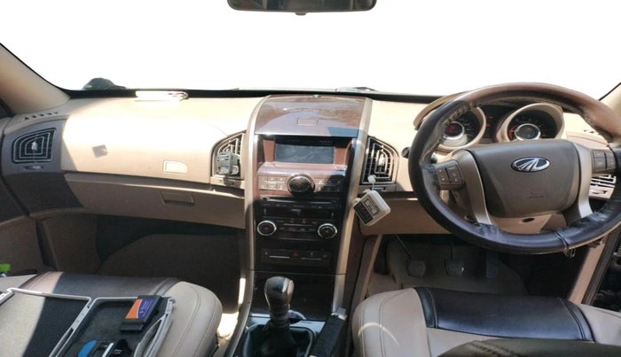 2015 Mahindra XUV500 W6, Diesel, Manual, 1,08,299 km, interior